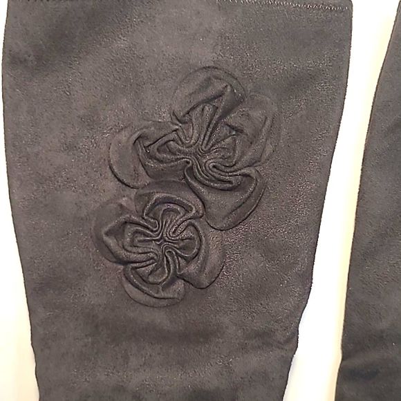 Velvet Heart Rosa Knee-High Boot Pointed Toe Stiletto Floral Accent Side Zipper - Picture 4 of 16